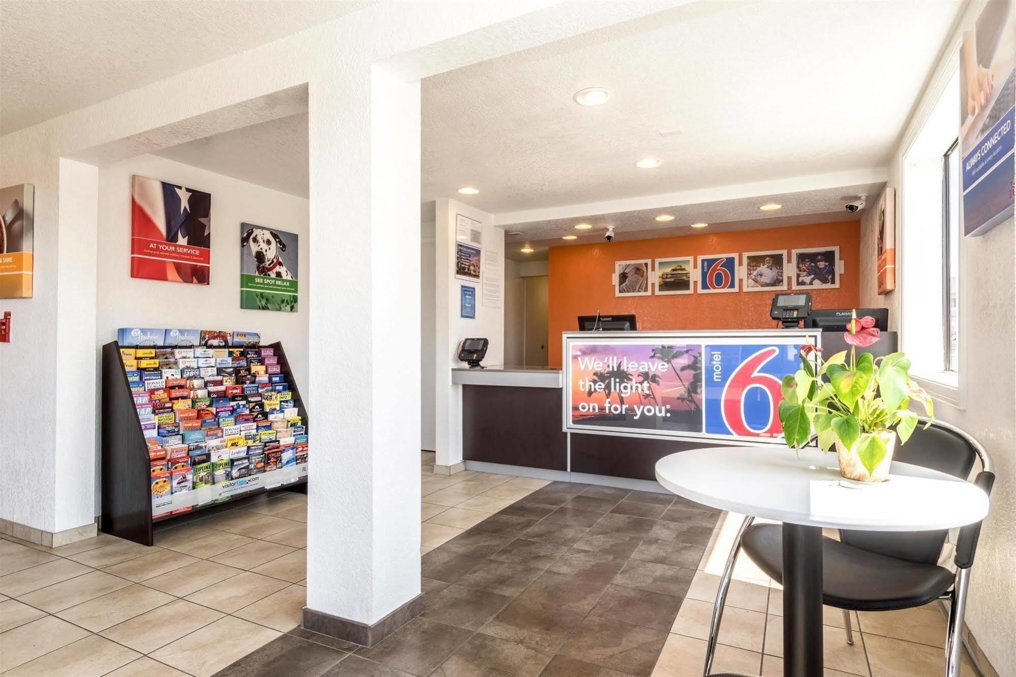 Motel 6-Anaheim, Ca - Fullerton East Zewnętrze zdjęcie
